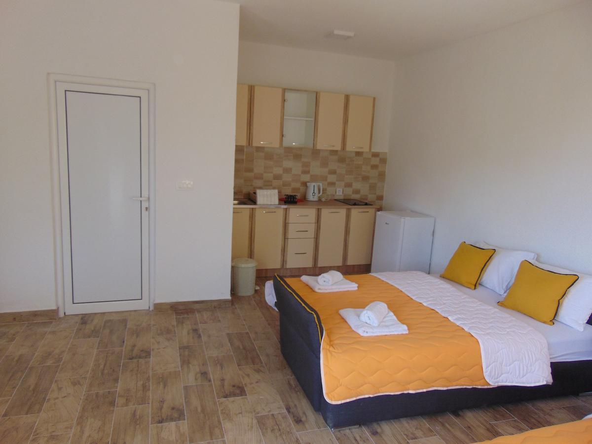 בודווה Apartments Bibic מראה חיצוני תמונה
